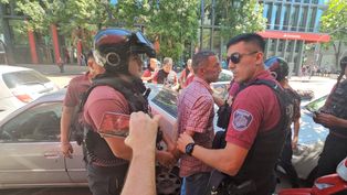 Detuvieron a Gastón Mercanzini, el hombre que arrojó una botella a Javier Milei.