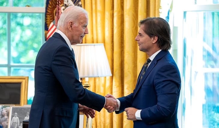 Tras la reunión realizada meses atrás entre los presidentes Luis Lacalle Pou y Joe Biden, avanza el proyecto de exención de visas
