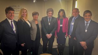 Javier Milei y equipo con el FMI