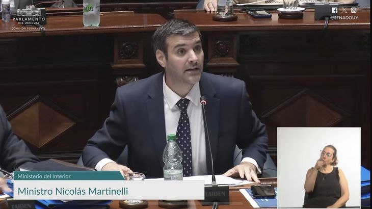 El ministro del Interior, Nicolás Martinelli, comparece ante el Parlamento por la inseguridad en Uruguay.