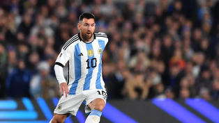 scaloni puso en duda la presencia de messi ante bolivia