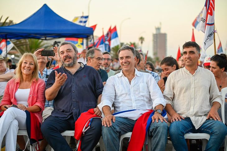 Los dirigentes del Frente Amplio respaldaron el pase a archivo de la denuncia contra Carolina Cosse.