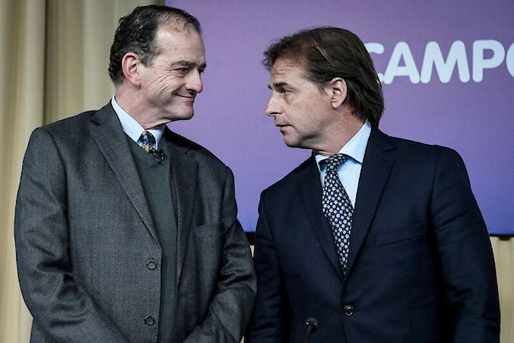 El líder de Cabildo Abierto, Guido Manini Ríos, dijo que el presidente Luis Lacalle Pou está implicado en el escándalo que sacude al gobierno uruguayo.