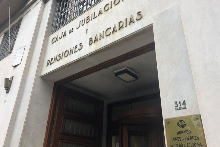 La Asociación de Empleados Bancarios del Uruguay aprobo ún rescate de la Caja Bancaria por 1.200 millones de dólares.
