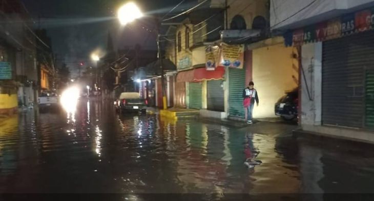 Inundación en Ciudad Oculta, el barrio de Pitu Salvatierra