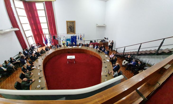 Las primeras reuniones tuvieron lugar por iniciativa del intendente montevideano Germán Barbato en 1943.