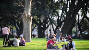 fin de semana con viento y hasta 25°c en el amba: como estara el tiempo