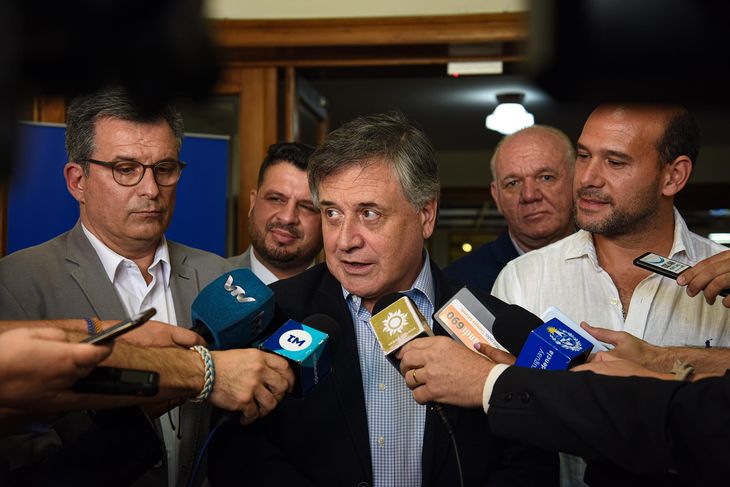 El ministro de Industria, Energía y Minería de Uruguay (MIEM), Omar Paganini, en diálogo con la prensa.