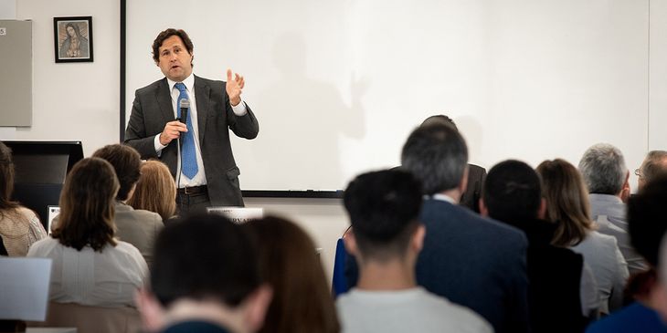 Diego Labat disertó sobre el sistema bancario en la Universidad de Montevideo.