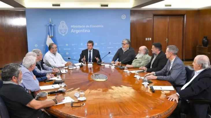 Sergio Massa se reunión con la CGT y el Movimiento Evita
