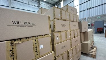 Entre lágrimas, un empresario apuntó contra Milei tras cerrar sus plantas