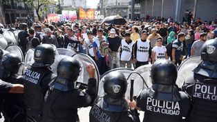 Denuncian que hay tres detenidos tras la marcha a Plaza de Mayo