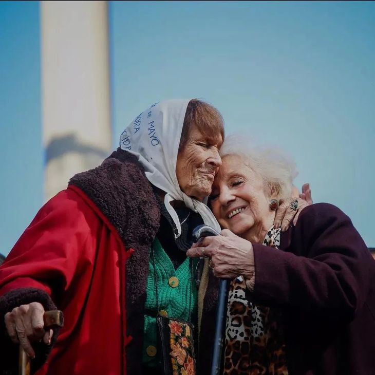 Taty Almeida y Estela de Carlotto: Madres y Abuelas de Plaza de Mayo contra los despidos en DDHH.