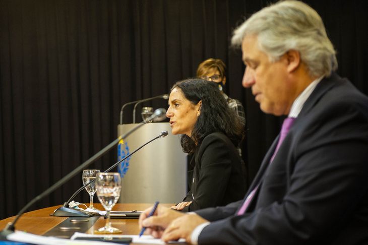 La ministra de Economía, Azucena Arbeleche y el Canciller Francisco Bustillo serán interpelados por el Frente Amplio en Diputados.