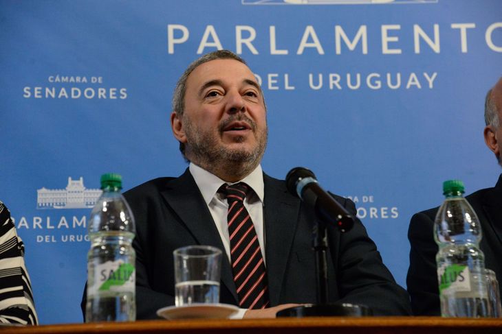 Asamblea Uruguay apoyará la precandidatura presidencial de Mario Bergara.