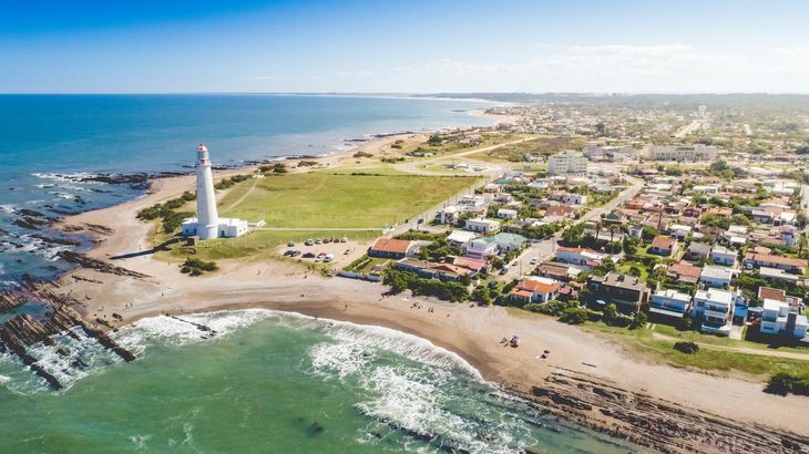 El gobierno apunta también al turista uruguayo con medidas como el IVA cero.