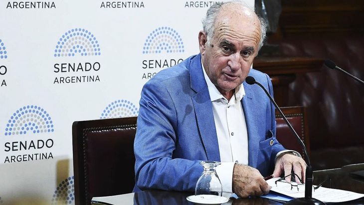 El senador Oscar Parrilli.