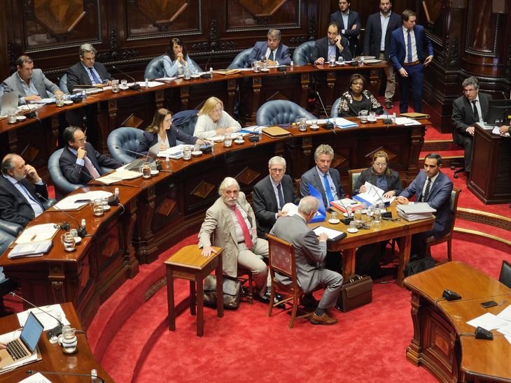 Los ministros Robert Bouvier y Karina Rando fueron interpelados por el Senado, al igual que el directorio de OSE.