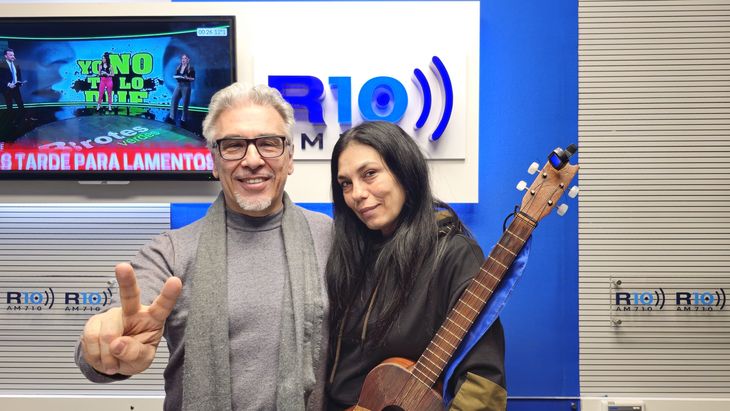 Charo Bogarín junto a Carlos Polimeni en Radio 10.