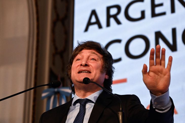 El candidato presidencial argentino, Javier Milei, viajó a Colonia para conocer un megaproyecto uruguayo.
