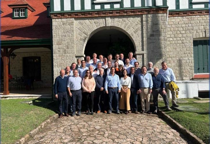 Referentes del oficialismo y de la oposición felicitaron a Javier Milei por ser elegido nuevo presidente de Argentina.