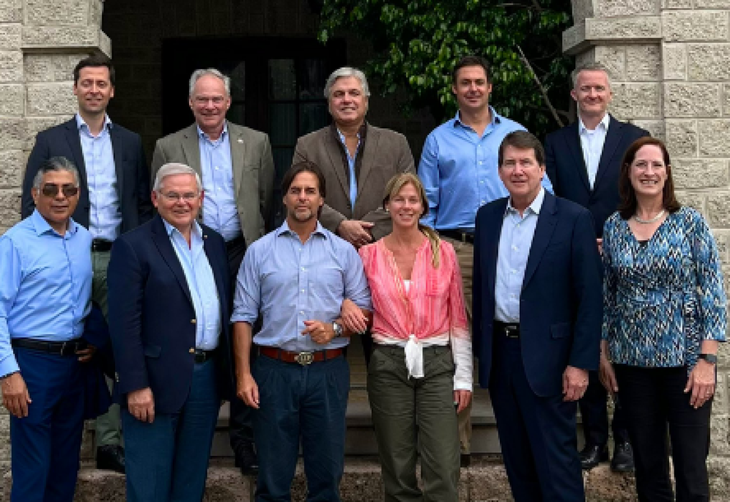 El presidente Luis Lacalle Pou y la comitiva de congresistas estadounidenses en la residencia de Anchorena, en abril pasado.