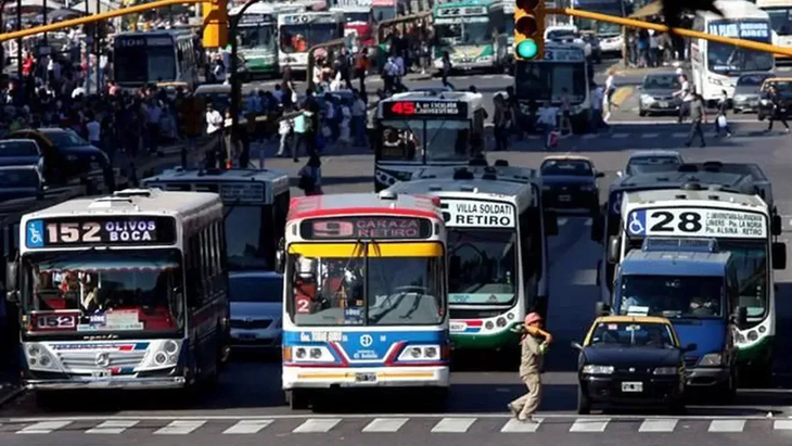 Paro de colectivos en el AMBA: qué líneas no funcionan