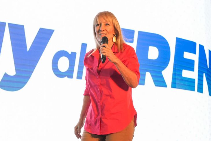 Carolina Cosse aseguró que los gobiernos de derecha impactaron negativamente en los derechos laborales y desembocaron en la crisis económica y social del 2002.